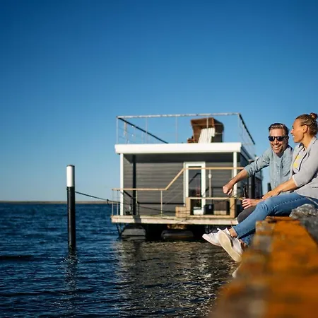 Koje Knudsen Botel *