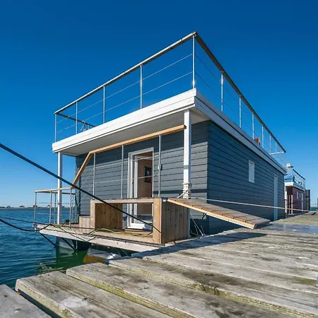 Koje Knudsen Botel *